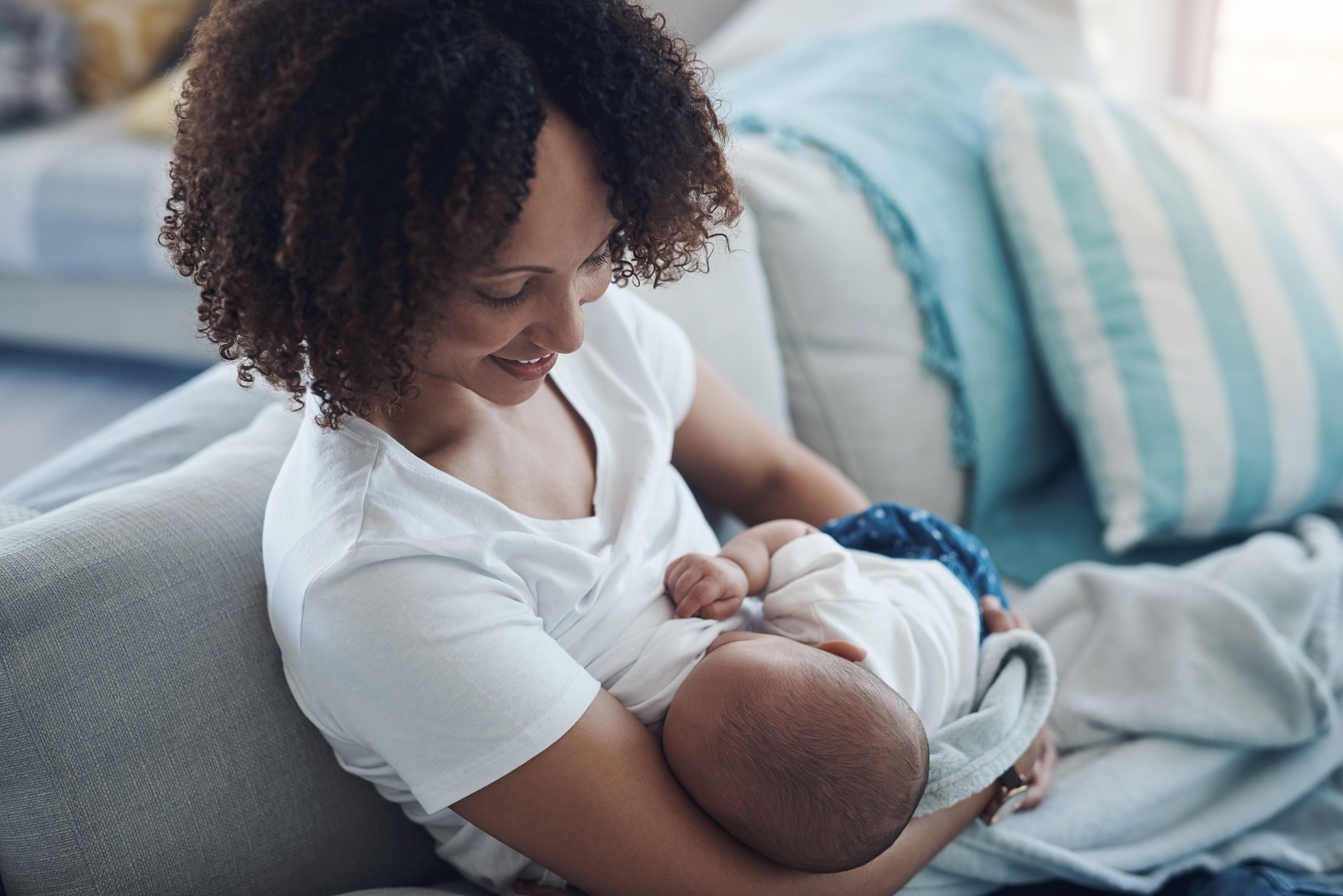 Amamentação: quais são os benefícios para o bebê e para a mãe, segundo a ciência?