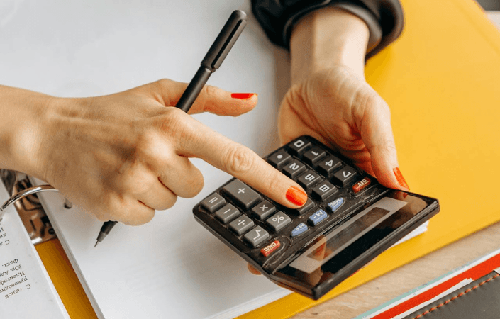 Microeconomia e Macroeconomia: entenda as diferenças e como elas se conectam
