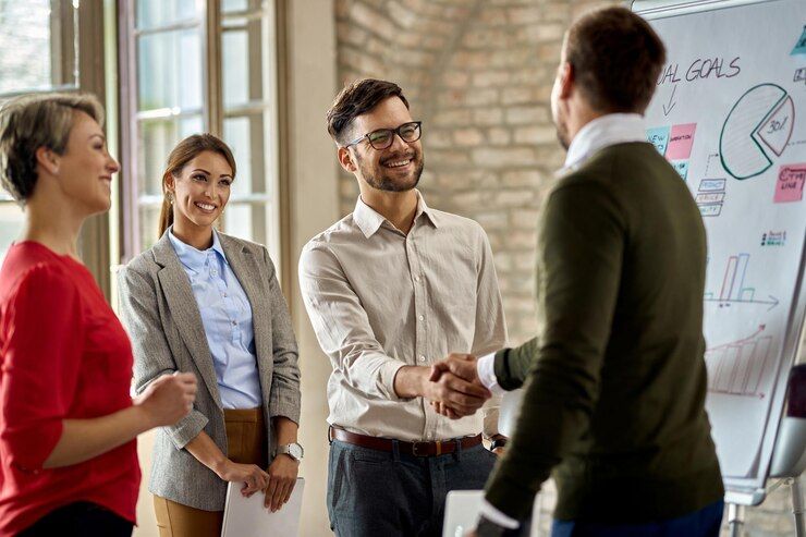 Saiba como fazer um bom networking no início de carreira