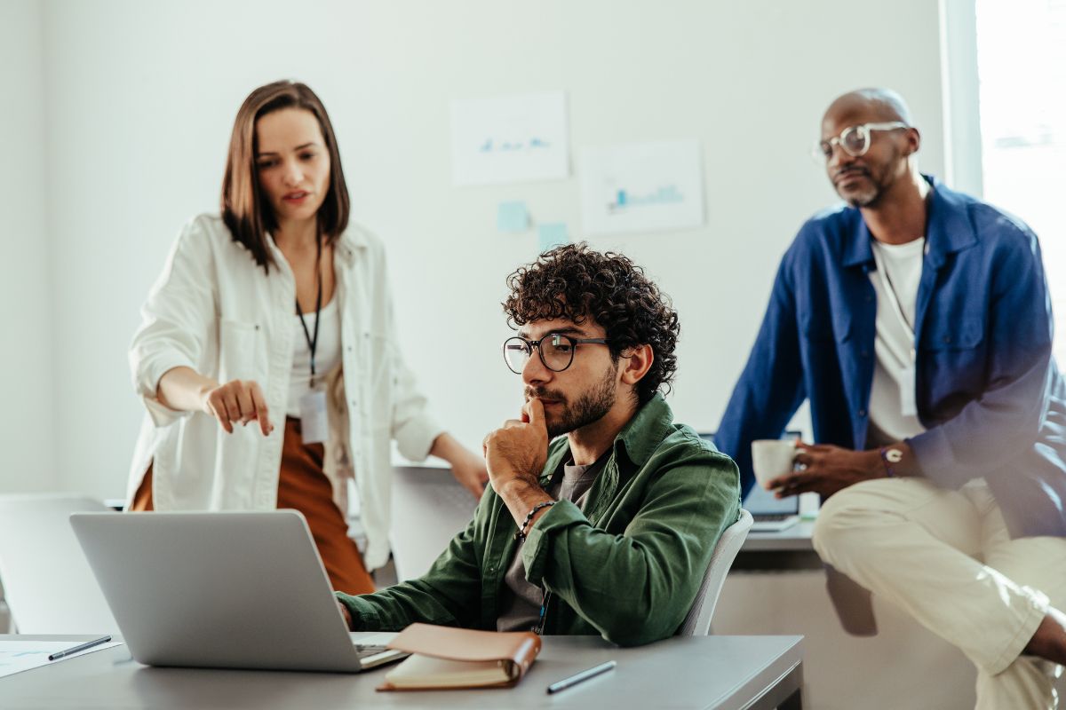 Emprego rápido após a graduação: 5 estratégias para acelerar sua carreira