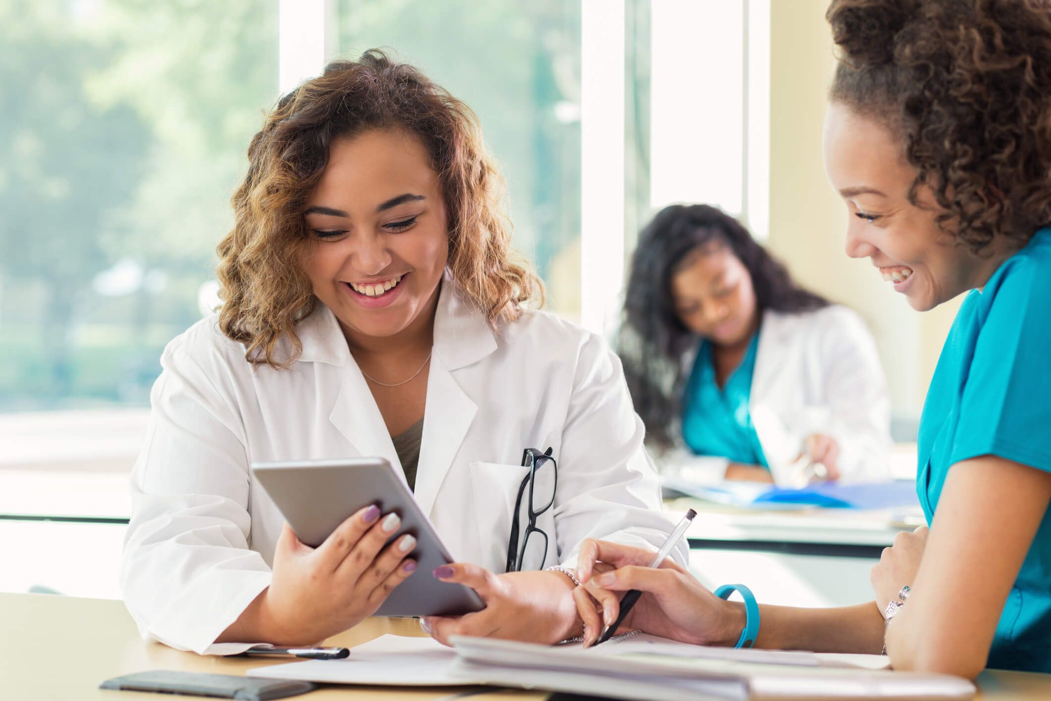 Quero cursar Medicina, mas não tenho dinheiro: quais são minhas alternativas?