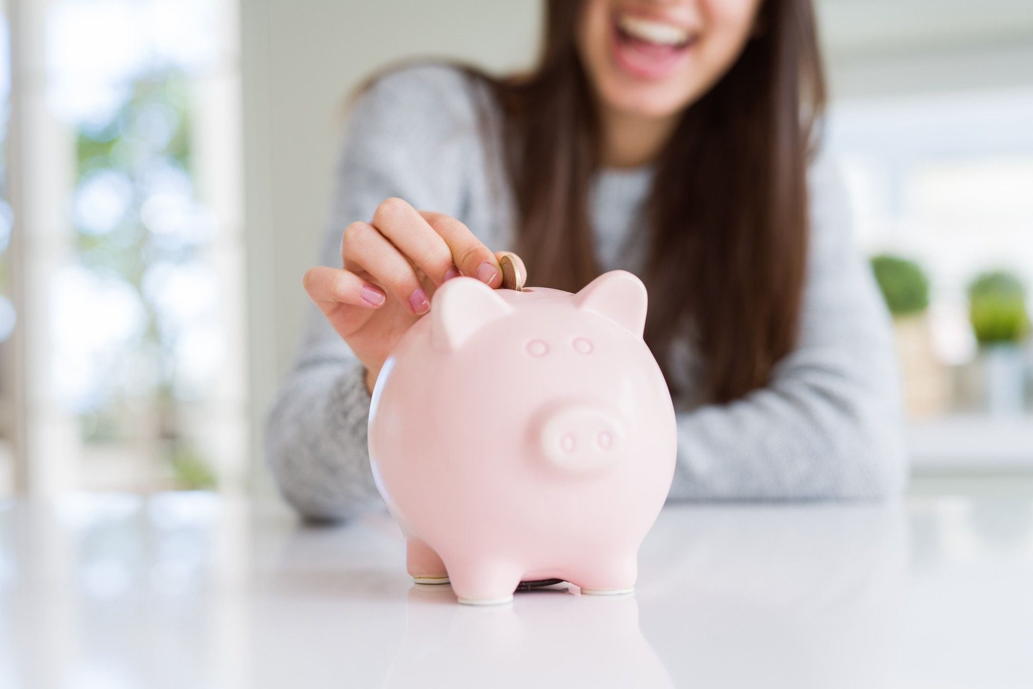 A grana tá curta? 7 dicas para economizar durante a faculdade e fazer um pé de meia!