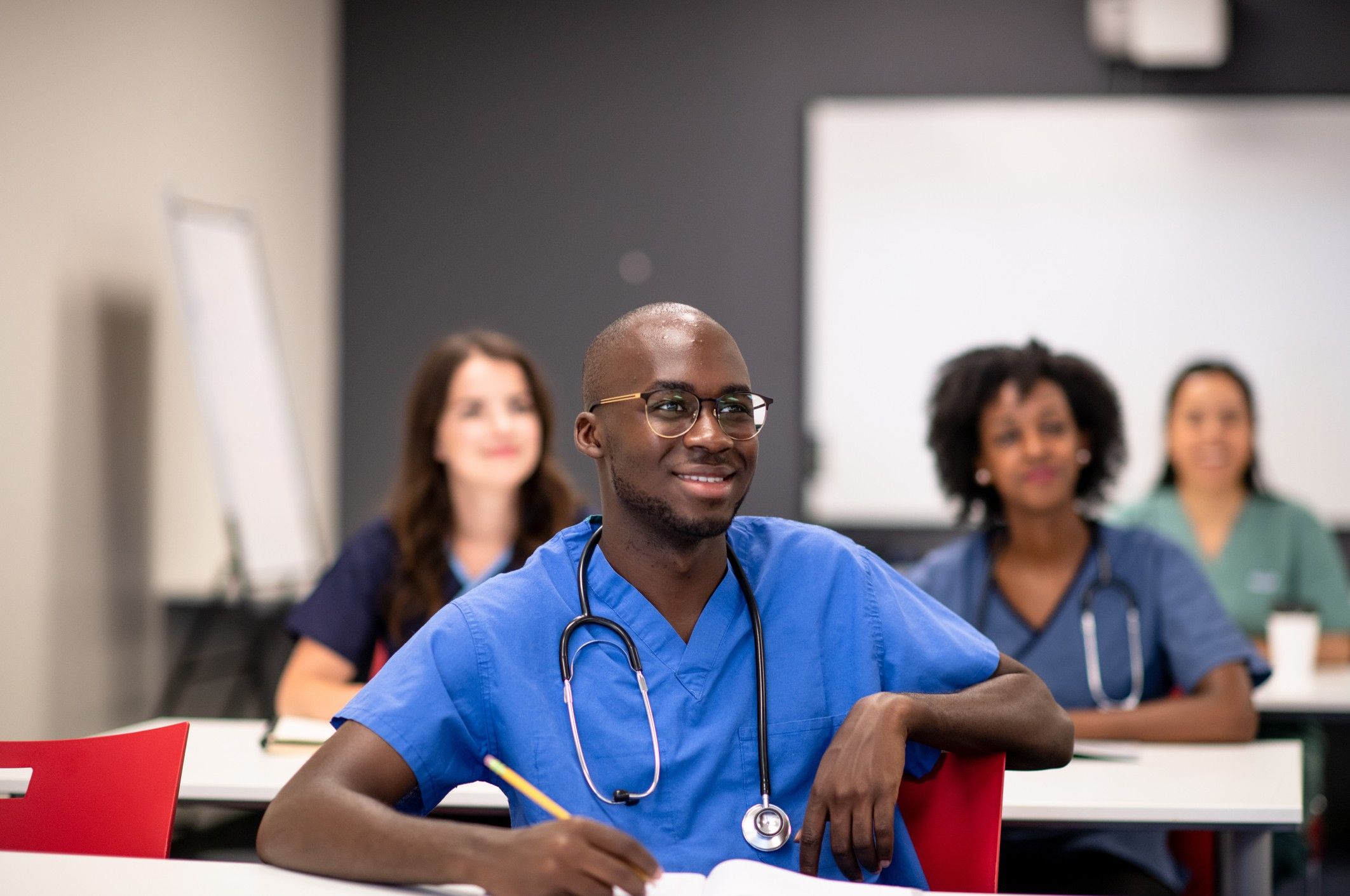 Faculdade de Medicina particular ou pública: qual escolher?