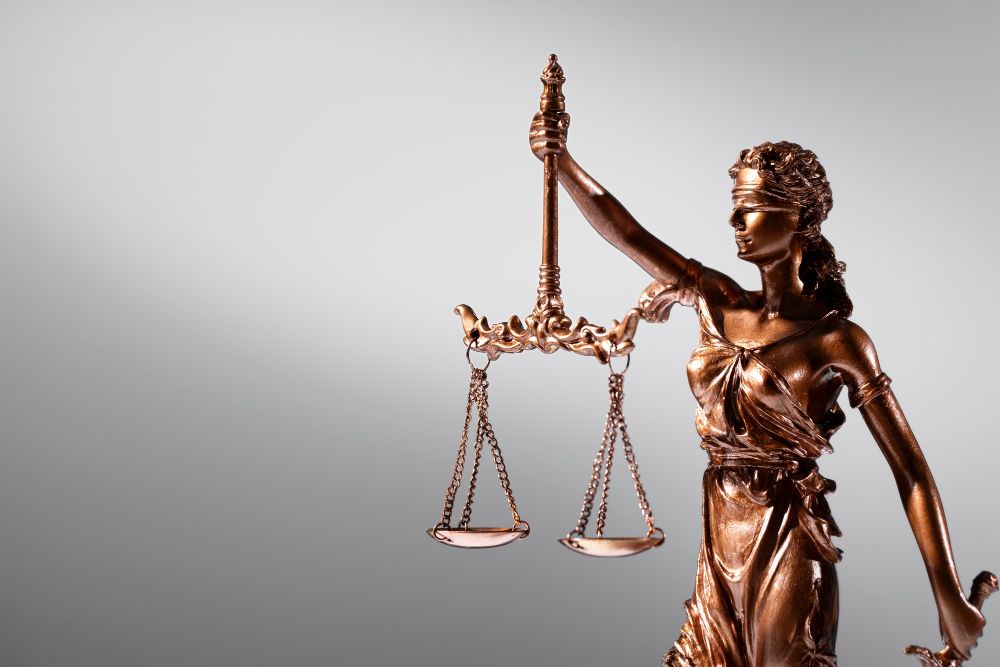 Entenda o que faz um profissional de serviços jurídicos e notariais
