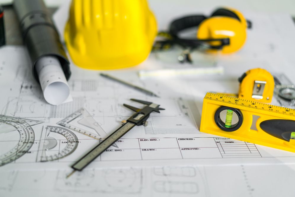Qual é a diferença entre engenharia civil e arquitetura?
