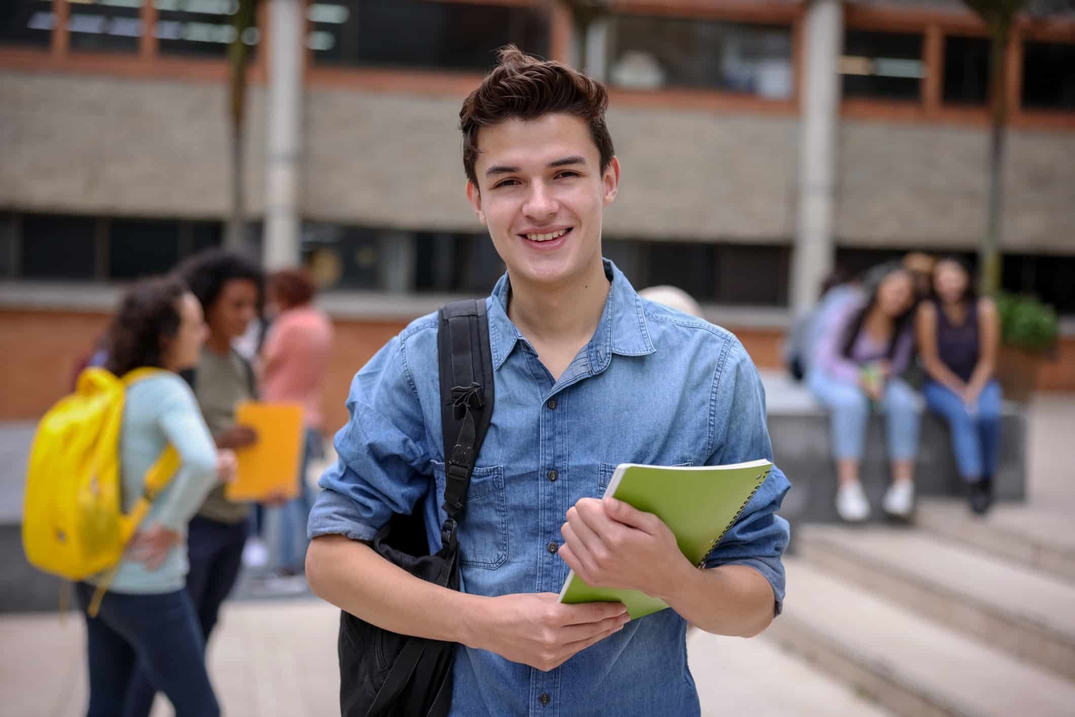 Dia do Estudante: conheça vantagens dessa ocupação