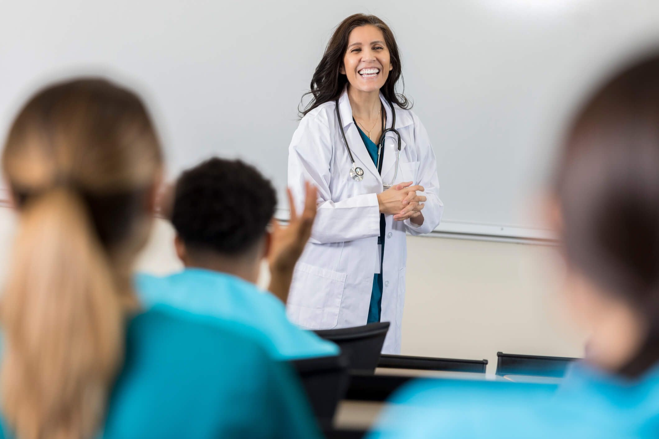 Quanto custa uma faculdade de Medicina? Saiba os principais gastos!
